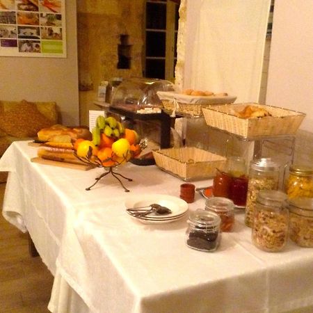L'Hotel Du Perigord อูเบแทร์-ซัวร์-ดรอนน์ ภายนอก รูปภาพ