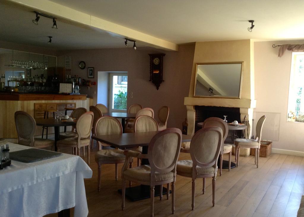 L'Hotel Du Perigord อูเบแทร์-ซัวร์-ดรอนน์ ภายนอก รูปภาพ