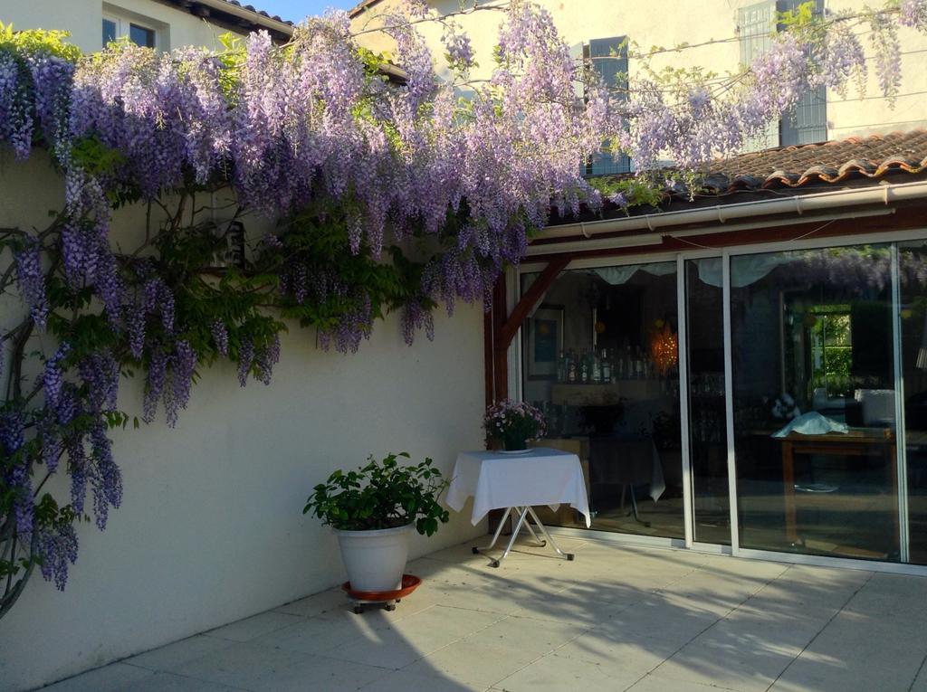 L'Hotel Du Perigord อูเบแทร์-ซัวร์-ดรอนน์ ภายนอก รูปภาพ