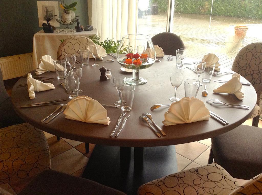 L'Hotel Du Perigord อูเบแทร์-ซัวร์-ดรอนน์ ภายนอก รูปภาพ